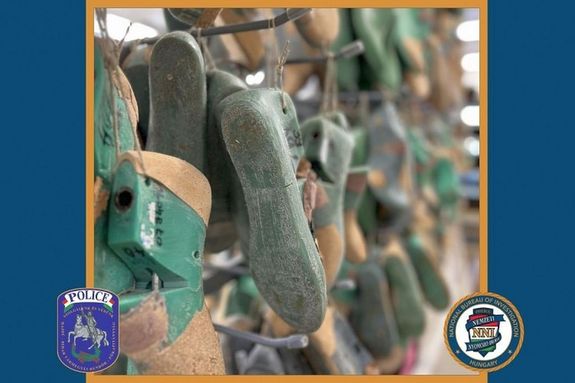  A nyomoz�k 77 embert gyan�s�tanak veszteget�ssel �s k�lts�gvet�si csal�ssal. K�p: Police.hu   