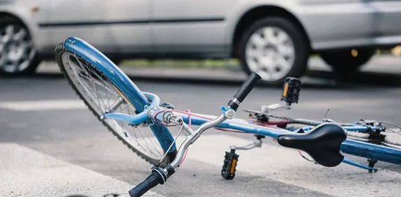 Amennyiben az aut�s a kijel�lt gyalogos-�tkel�helyet fokozott �vatoss�ggal �s legfeljebb 42 km/h sebess�ggel k�zel�ti meg, az �tk�z�si pont el�tt, a j�rm�v�t intenz�v f�kez�ssel, �ll�ra f�kezhette volna. A k�p illusztr�ci�. K�p: DepositPhotos