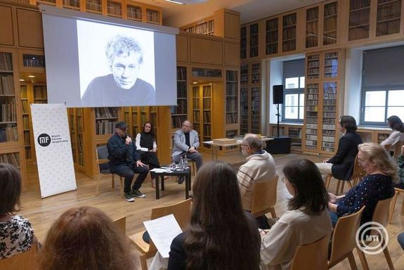 G�z L�szl�, a BMC alap�t� igazgat�ja, Kiss-Hegyi Anita kultur�lis kapcsolatok�rt felel�s �llamtitk�r �s M�csai J�nos zenet�rt�n�sz a Kocsis Zolt�n Arch�vum megalakul�s�r�l tartott sajt�t�j�koztat�n, a Budapest Music Center (BMC) K�nyvt�r�ban 2026. m�rcius 31-�n. K�p: MTI / Kocsis Zolt�n