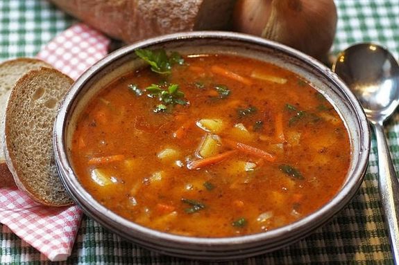 A maty� h�mz�s, a tokaji asz�, a guly�sleves (a k�pen) is a hungarikumok k�z� tartozik. K�p: Pixabay   