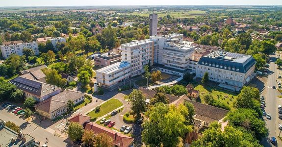  A k�pen az Orosh�zi Dr. L�szl� Elek K�rh�z �s Rendel�int�zet �p�letegy�ttese. K�p: oroshazikorhaz.hu