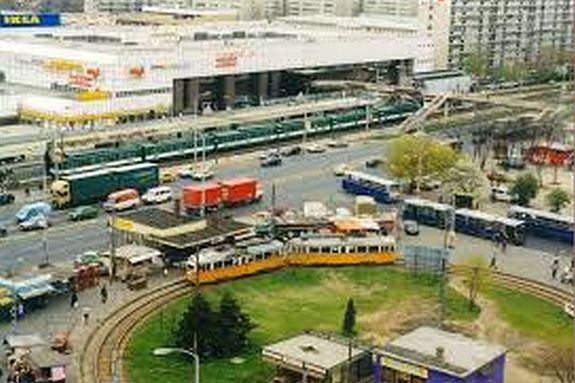 Jelent�s m�rn�ki kih�v�s az �rs vez�r t�r felett, hozz�vet�legesen 80 m�ter t�maszk�z� vas�ti h�d megtervez�se. A k�pen az �rs Vez�r Tere. K�p forr�sa: Facebook