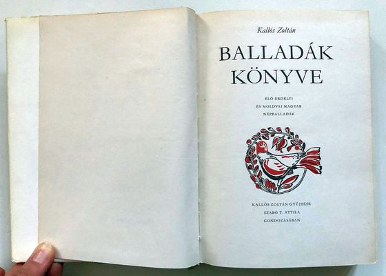 Kall�s Zolt�n 1971-ben megjelentetett Ballad�k k�nyve Mez�s�g, Kalotaszeg, Moldva �s Gyimes dallamait, hagyom�nyait �r�k�ti meg. K�p forr�sa: bibleinmylanguage.com   