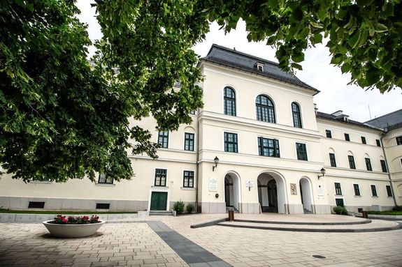 A S�rospataki Reform�tus Teol�giai Akad�mia �p�lete. K�p forr�sa: Magyarorsz�gi Reform�tus Egyh�z