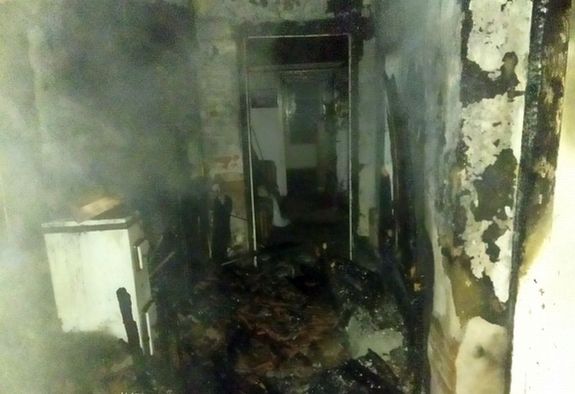 Kigyulladt egy csal�di h�z szob�ja �s tet�szerkezete, G�doroson. K�pek forr�sa: B�k�s V�rmegyei Katasztr�fav�delmi Igazgat�s�g