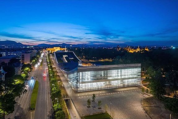 A N�prajzi M�zeum �p�lete Budapesten, a V�rosligetben. K�p forr�sa: Liget – Budapest / YouTube