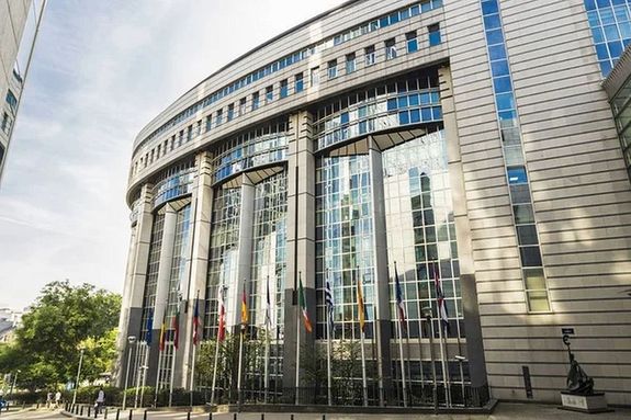  Az Eur�pai Parlament �p�lete Belgiumban, Br�sszelben. K�p: DepositPhotos