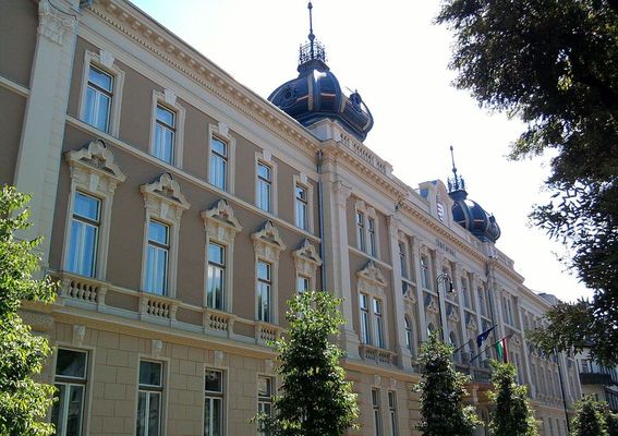 Az ember�l�s miatt, a Kecskem�ti T�rv�nysz�k �prilis 29-�n tart el�k�sz�t� �l�st. A k�pen a Kecskem�ti T�rv�nysz�k �p�lete. K�p forr�sa: Wikip�dia   