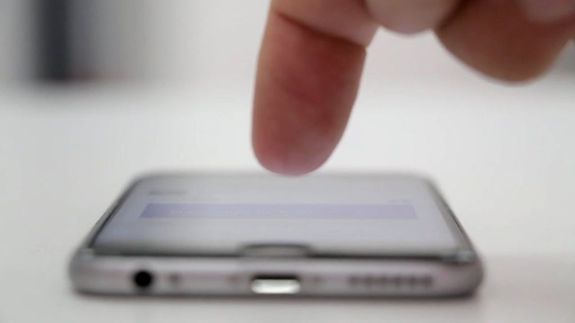  A f�rfi �s a n� is befektet�si oldalon regisztr�lt. Mindkettej�ket felh�vt�k �s utalt�k p�nz�ket. A k�p illusztr�ci�. K�p: Pixabay