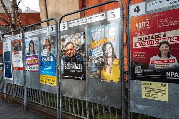  A jogszab�ly szerint, a plak�tot annak kell elt�vol�tani, aki elhelyezte, vagy akinek �rdek�ben elhelyezt�k. A k�p illusztr�ci�. K�p: Shutterstock      