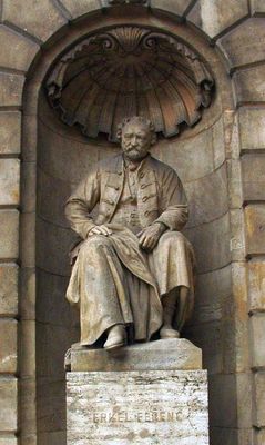  Erkel Ferenc szobra a Magyar �llami Operah�z bej�rat�n�l, Str�bl Alajos alkot�sa (1885). Az Operah�z els� f�zeneigazgat�ja Erkel Ferenc volt. K�p forr�sa: Wikip�dia