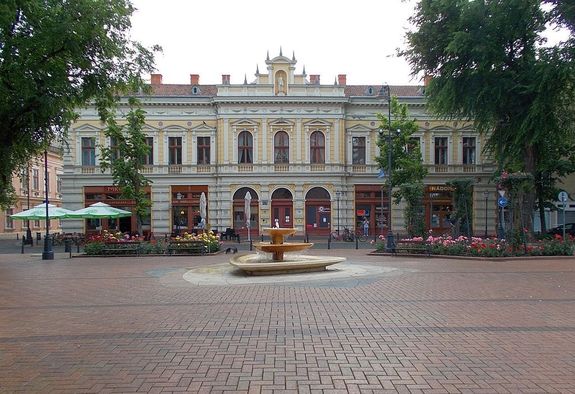 B�k�scsab�n, a Szent Istv�n t�ren, �prilis 28-�n, kedden, 9-t�l 13 �r�ig lesz a rend�r- �s t�zolt�nap. K�p forr�sa: Wikimedia Commons