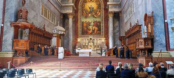  �nneps�g az esztergomi Bazilik�ban. K�p forr�sa: Szerz�