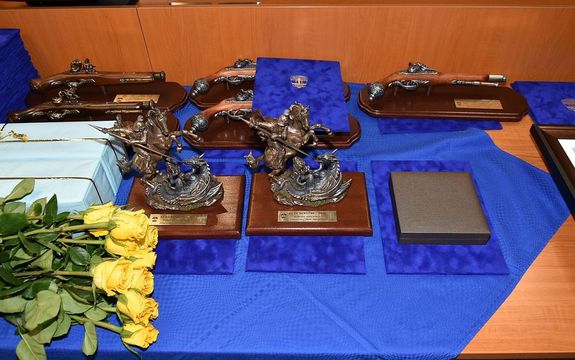  Szent Gy�rgy-nap, a Magyar Rend�rs�g Napja alkalm�b�l, �prilis 28-�n, kedden, �nnep�lyes �llom�nygy�l�s volt a B�k�s V�rmegyei Rend�r-f�kapit�nys�gon. A v�rmegyei rend�rf�kapit�ny, V�r�s Ferenc r. dand�rt�bornok elismer�seket adott �t. K�pek forr�sa: B�k�s V�rmegyei Rend�r-f�kapit�nys�g      