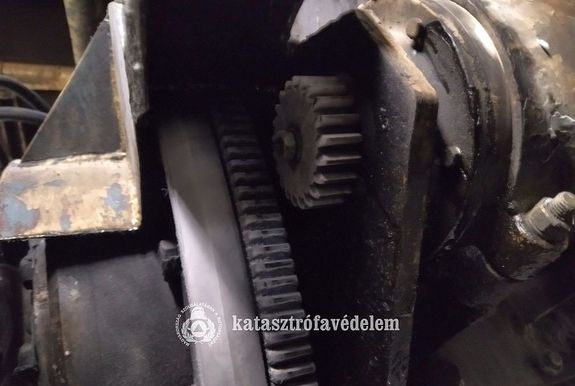 T�z keletkezett egy d�zelmozdonyn�l tegnap, d�lel�tt, B�k�scsab�n. K�pek forr�sa: B�k�s V�rmegyei Katasztr�fav�delmi Igazgat�s�g            