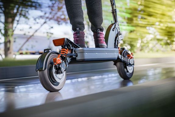  M�jus elseje �s hatodika k�z�tt, m�r h�rom elektromos rolleres szenvedett balesetet B�k�s v�rmegy�ben. A k�p illusztr�ci�. K�p: Pixabay