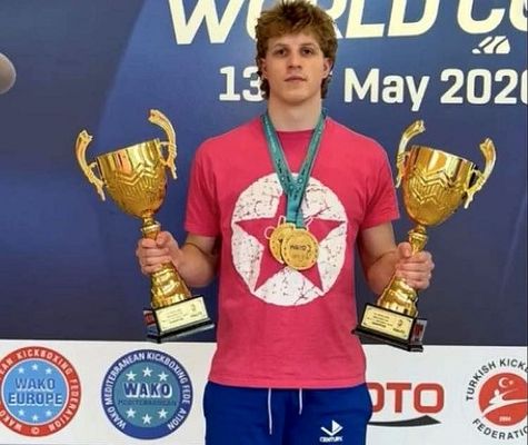 A magyar �llampolg�rr� lett Bumba Mason n�gy aranyat szerzett a t�r�korsz�gi kick-box vil�gkup�n. K�p forr�sa: Szerz�