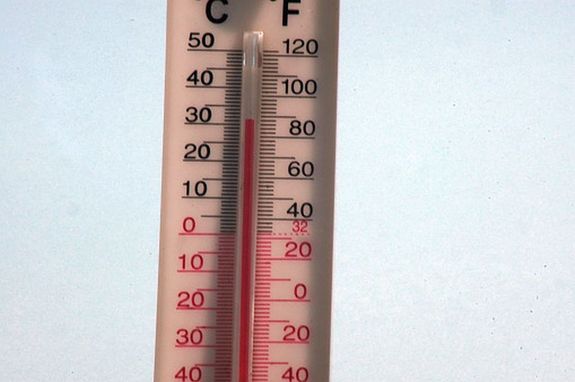 A h�ten, 30 Celsius-fok k�r�l j�r t�bbnyire a cs�csh�m�rs�klet. A k�p illusztr�ci�. K�p: iStock   