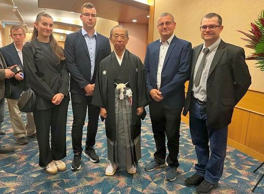A gyulai Aki Shiro Dojo csapat�nak fot�album�b�l, Jap�nban. K�pek forr�sa: Szerz�