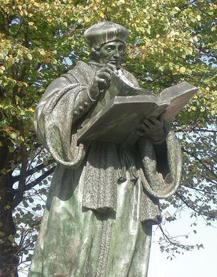 A program „n�vad�j�nak”, Rotterdami Eresmusnak (1466-1536) a szobra, Rotterdamban.  K�p: Frank Versteegen, Rotterdam. K�p forr�sa: Wikip�dia 