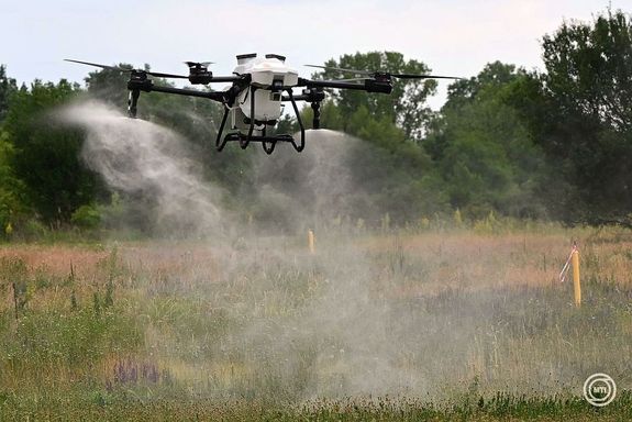 A magyar ABZ Drone Kft. dr�nbemutat�ja a szentendrei Arista Parkban, 2026. j�nius 4-�n. A mez�gazdas�gt�l az ipari tiszt�t�sig egyre sz�lesebb k�rben alkalmazz�k a professzion�lis, hazai fejleszt�s� dr�nokat. K�pek: MTI/Kov�cs Attila   
