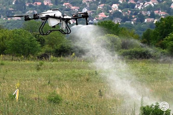 A magyar ABZ Drone Kft. dr�nbemutat�ja a szentendrei Arista Parkban, 2026. j�nius 4-�n. A mez�gazdas�gt�l az ipari tiszt�t�sig egyre sz�lesebb k�rben alkalmazz�k a professzion�lis, hazai fejleszt�s� dr�nokat. K�pek: MTI/Kov�cs Attila   