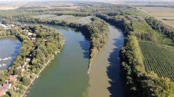 A Tisza �s a Maros egyes�l�se, Szegedn�l. K�p forr�sa: Szegedron / Facebook   