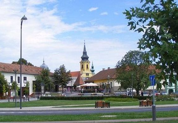 Gyul�n, az �nnepi k�nyvh�t j�nius 17-ig tart. J�nius 11-�n �s 12-�n, a Kossuth t�ren, k�nyvv�s�r, cserebere, k�nyvki�ll�t�s lesz 11 �s 19 �ra k�z�tt. K�p: Promoturism.ro