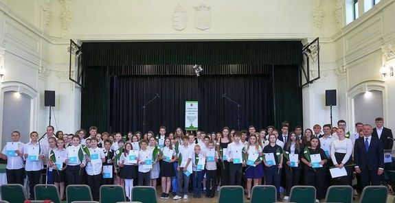 K�p a Kiv�l� Di�kok �nneps�g�r�l, a gyulai kiv�l�ak. K�p forr�sa: dr. G�rg�nyi Ern� polg�rmester Facebook-oldala   
