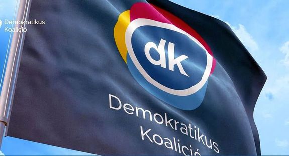 A DK z�szlaja. K�p: Demokratikus Koal�ci�