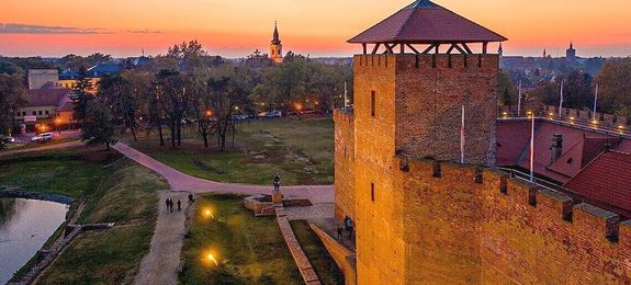 A gyulai ki�ll�t�helyeken, �gy a Gyulai V�rban is, szombaton, 19-t�l 24 �r�ig tartanak a M�zeumok �jszak�ja programjai. K�p: visitgyula.com   