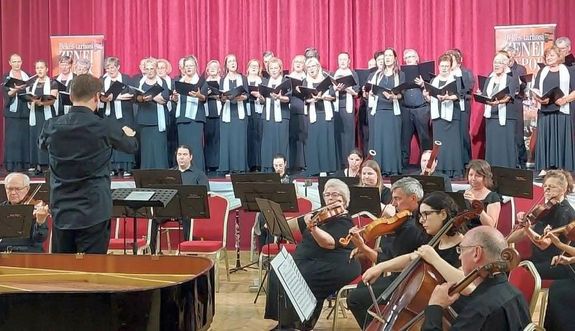 Schubert G-d�r mis�j�b�l a Kyrie �s a Gloria t�telt adta el� a Bart�k vegyeskar �s a szimfonikusok. Sz�l�t �nekelt Tokai �gnes