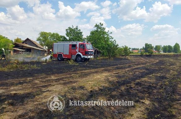  Sz�raz f� �s gaz �gett szombaton, d�lben, D�vav�ny�n. K�p: B�k�s V�rmegyei Katasztr�fav�delmi Igazgat�s�g   