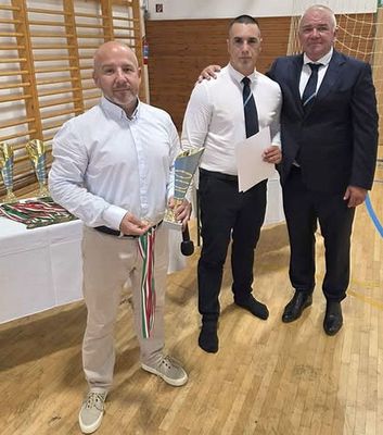 Litauszki L�szl� (Kondoros), Puravecz P�ter (Contact Orosh�za) �s Juh�sz G�bor, a Magyar Kick-Box Sz�vets�g eln�ke. K�p forr�sa: Szerz�   