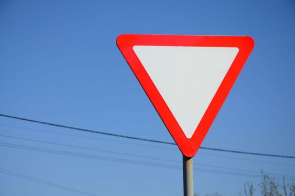 A f�rfi a jelz�t�bl�k ellop�s�val, a k�zleked�s biztons�g�t is vesz�lyeztette. A k�p illusztr�ci�. K�p: Police.hu   