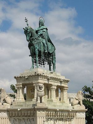Strobl Alajos: Szent Istv�n (1906) lovas szobra Budapesten.  K�p forr�sa: Wikip�dia