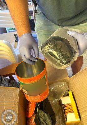 T�bb, mint 10 kilogramm k�b�t�szert foglalt le a K�szenl�ti Rend�rs�g Nemzeti Nyomoz� Iroda. Az illeg�lis �ru postai csomagokban, te�sdobozokban �rkezett Thaif�ldr�l. K�pek forr�sa: Police.hu