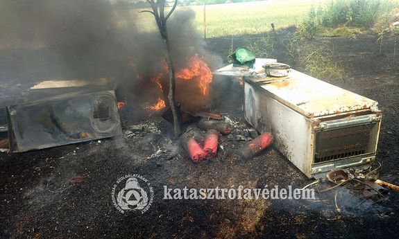 z�raz f� �s avar gyulladt ki szerd�n, d�lel�tt, Szarvas k�lter�let�n, tanyaudvaron. K�p forr�sa: B�k�s V�rmegyei Katasztr�fav�delmi Igazgat�s�g