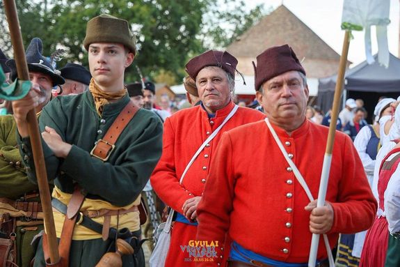 K�pek a Gyulai V�gv�ri Napok els� napj�r�l. K�pek Forr�sa: Gyulai V�r Facebook-oldala