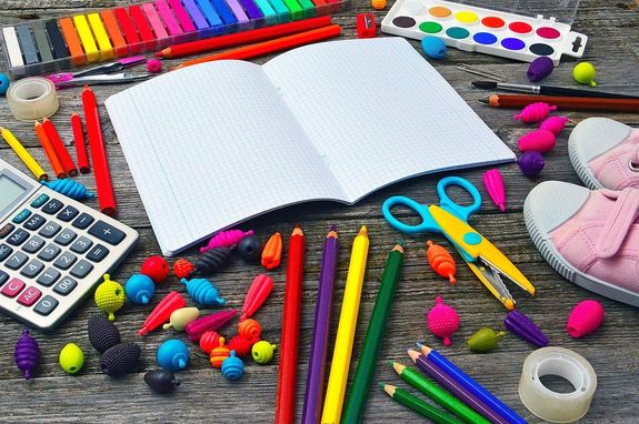 A korm�ny t�bb, mint 400 ezer gyermek csal�dj�nak seg�t az iskolakezd�sben. A k�p illusztr�ci�. K�p: Pixabay   