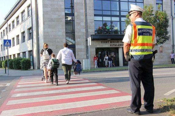  M�t�l m�s az utcak�p az iskol�k k�rny�k�n. K�p: Police.hu