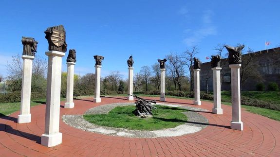 Az 1848-49-es Honv�dtiszti Eml�khely Gyul�n, a v�rn�l. K�p: csodalatosmagyarorszag.hu