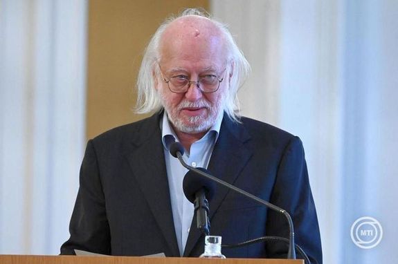 Krasznahorkai L�szl� Nobel-d�jas �r� besz�det mond az E�tv�s Lor�nd Tudom�nyegyetem szen�tus�nak d�szdoktoravat� �nnepi k�zgy�l�s�n, Budapesten 2026. szeptember 18-�n, miut�n �tvette a Doctor Honoris Causa c�met. K�p: MTI / Balogh Zolt�n