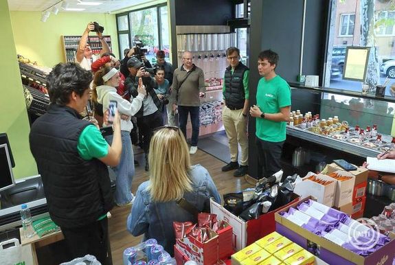  Megny�lt a magyar �telment� startup, a Munch els� fizikai boltja az �lelmiszer-pazarl�s elleni k�zdelem vil�gnapj�hoz kapcsol�dva. Az �zlet h�tf�t�l, Szegeden v�rja a v�s�rl�kat. K�pek: MTI / Lehoczky P�ter