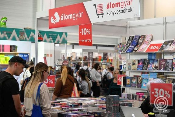 K�pek az okt�ber elsej�n megny�lt, 31. Budapesti Nemzetk�zi K�nyvfesztiv�lr�l. K�pek: MTI / Kocsis Zolt�n