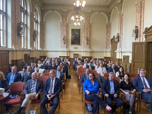  A harmadik Nizsalovszky Mag�njogi Kollokviumot a Gyulai T�rv�nysz�k d�szterm�ben tartott�k. K�p: Gyulai T�rv�nysz�k