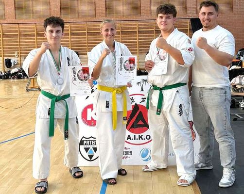 A sarkadi Nintai Kyokushin Karate Sport Egyes�let versenyz�i