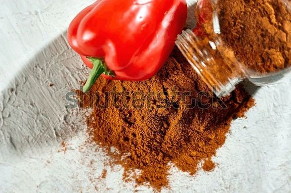 A szeghalmi f�rfi a bogyiszl�i c�g bizalm�t megnyerve, n�gy alkalommal, halasztott fizet�ssel, 2026. �prilisi �s m�jusi fizet�si hat�rid�vel, f�szerpaprik�t �s chili �rlem�nyt rendelt, �sszesen k�zel 4 milli� 800 ezer forint�rt�kben. A k�p illusztr�ci�. K�p: Shutterstock