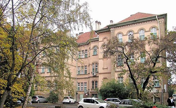 A B�k�s Megyei K�zponti K�rh�z P�ndy K�lm�n Tagk�rh�z�nak szem�szeti �p�lett�mbje. K�p: bmkk.eu