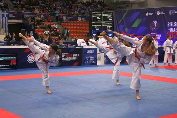 Az �t�dik helyen v�gzett a l�ny formagyakorlat csapat